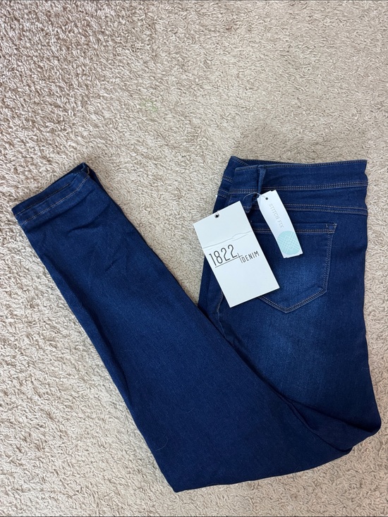 1822 Denim Denim - NWT 1822 Denim Women's Skinny Jeans in Deep Indigo Blue. Size 32